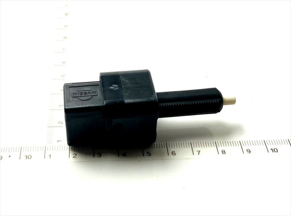 僅 Stotsu Plump 開關組件 25320-AX00C 適用於 Dualis 的日產正品零件