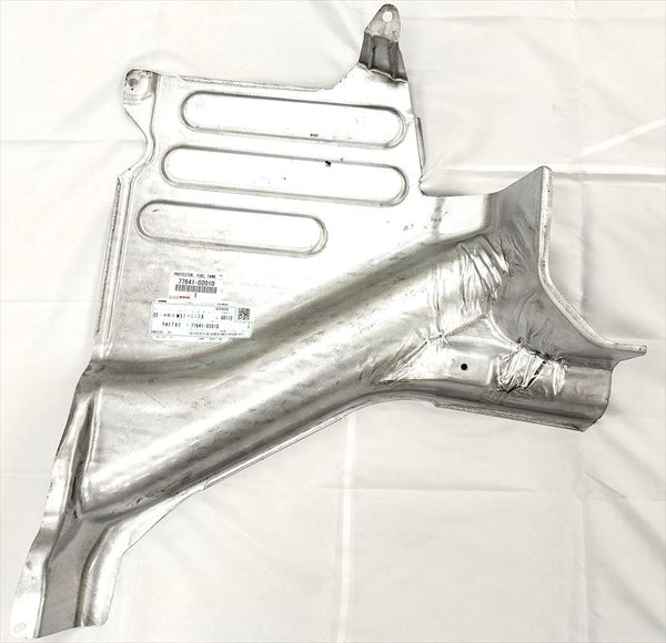 フューエルタンクプロテクタＮＯ．１のみ 77641-02010 アベンシス用 トヨタ純正部品 m118m