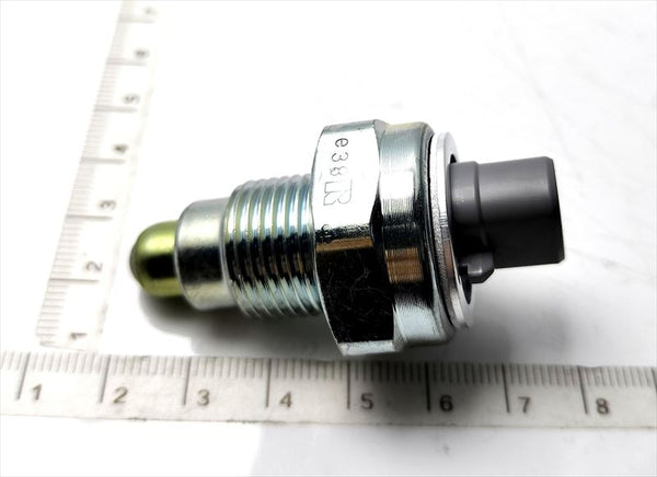 バックアップランプスイッチＡＳＳＹのみ 84210-52050 ハイエース用 トヨタ純正部品 m133m