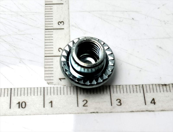 ランドクルーザー８０用 ナットのみ 90176-08016 S-HDJ81V トヨタ純正部品