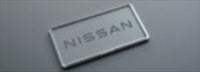「Aura」正品 EM47 車牌裝飾（鍍鉻）*1 件起 正品 Nissan 零件編號 車架編號 輪圈編號 車架選項 配件供應