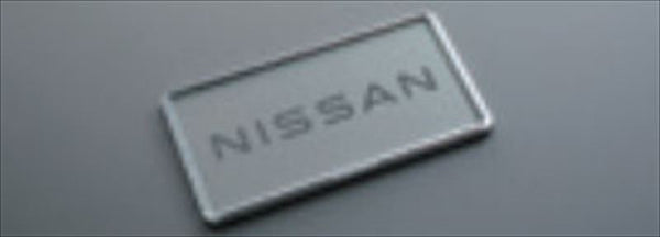 「Aura」正品 EM47 車牌裝飾（鍍鉻）*1 件起 正品 Nissan 零件編號 車架編號 輪圈編號 車架選項 配件供應