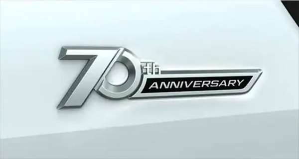 『ランドクルーザー300』 純正 FJA300W VJA300W エンブレム（70周年） パーツ トヨタ純正部品 ドレスアップ ワンポイント オプション アクセサリー 用品