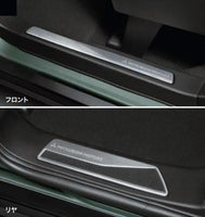『デリカミニ』 純正 B34A B35A B37A B38A スカッフプレート ※フロント／リヤ左右4点セット パーツ 三菱純正部品 ステップ 保護 プレート オプション アクセサリー 用品